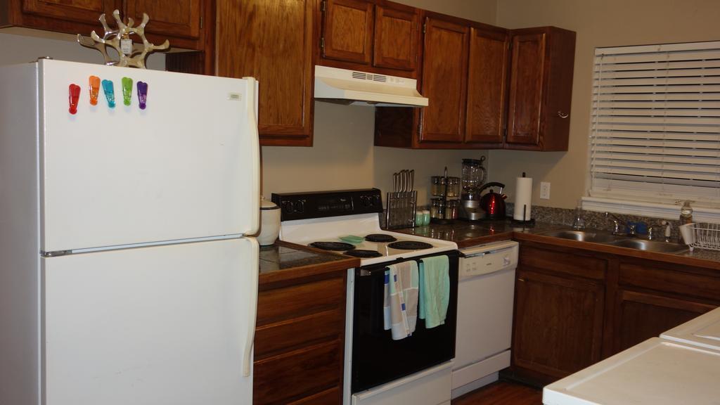 The Better Half Duplex Apartment Charlotte Room photo