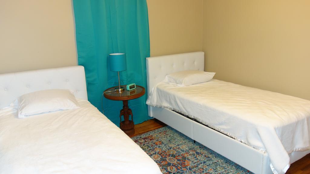 The Better Half Duplex Apartment Charlotte Room photo