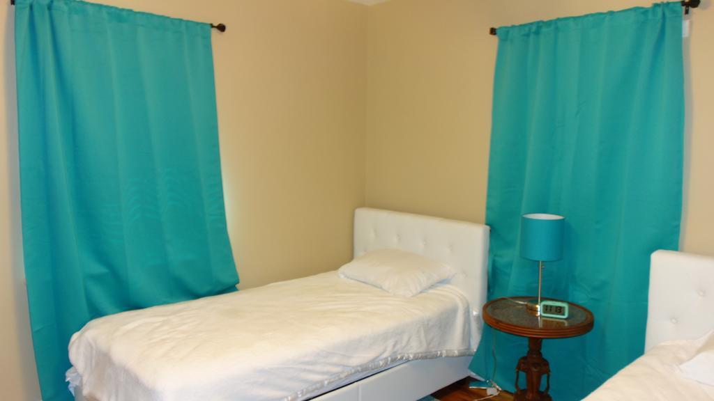 The Better Half Duplex Apartment Charlotte Room photo