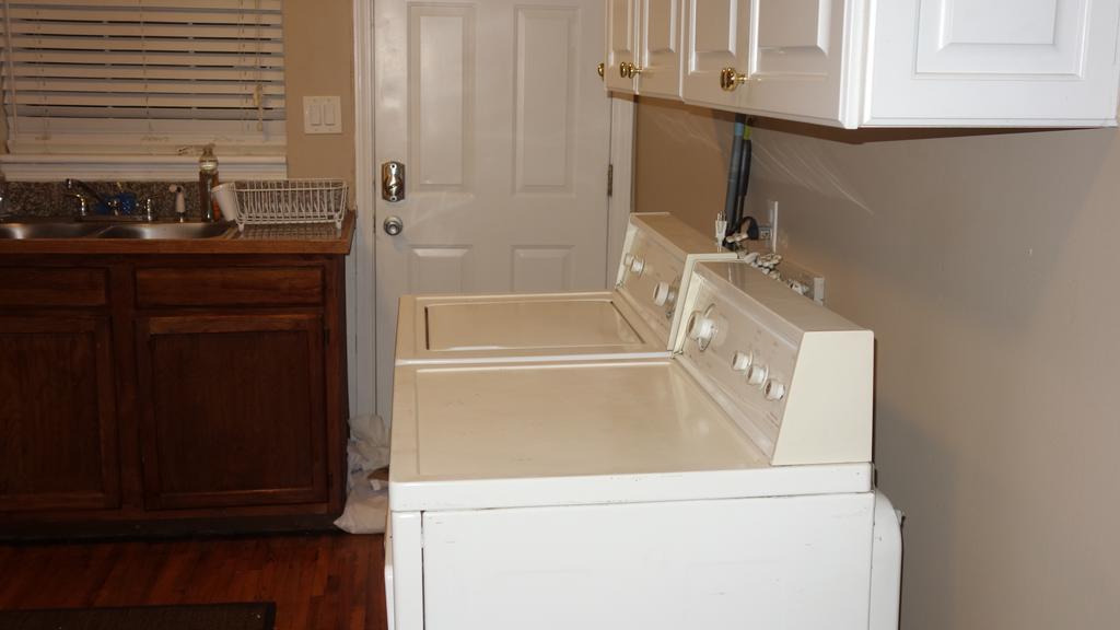 The Better Half Duplex Apartment Charlotte Room photo